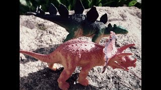 Chanson des dinosaures Au pays des dinosaures Eléa Zalé [upl. by Bilak826]