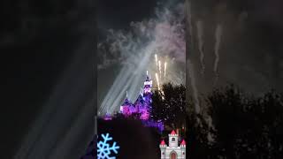 ✨️ Believe in Holiday Magic✨️ Fireworks 🎆 Disneyland Resort  disneylandholidays [upl. by Lehcin109]