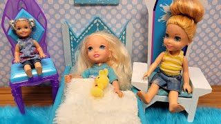 Little Elsa gets a cold  Elsa amp Anna toddlers  Barbie dolls [upl. by Titania]