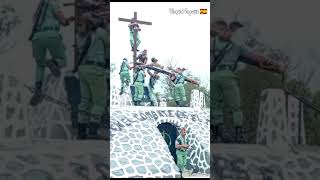 El Bonito Momento en el que los Legionarios Colocan al Cristo en su Cruz [upl. by Netsuj474]