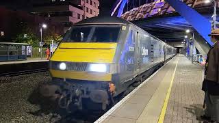 Chiltern Railways 82301  68009 passes Wembley Stadium [upl. by Harness]