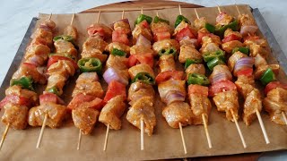 بروشات فالفرن بتتبيلة رائعة ألذ بكثير من المطاعم 🍢🍡 Brochettes poulets mariné au four [upl. by Asennav856]