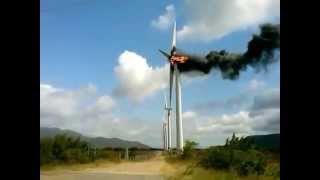 Aerogenerador se Incendia en la Ventosa Oaxaca Mexico 09Noviembre2014 [upl. by Rosenblast]