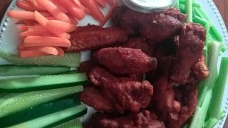 Como cocinar sabrosas alitas picosas estilo búfalo wings [upl. by Symer]