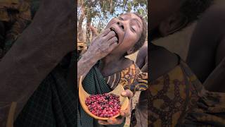 Happiness Doesnt need A Lot of Money😊 Woman hadzabe Eating Fruit foodbushmen culture africa [upl. by Xed]