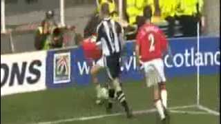 ROY KEANE THROWS PUNCH AT SHEARER [upl. by German]