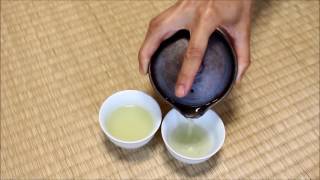 Shiboridashi shigaraki tea pot Demonstration to make Japanese Gyokuro green tea [upl. by Ayerim]