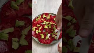 ENSALADA DE TOMATE AGUACATE CEBOLLA PIMIENTOS Y MOZZARELA receta completa comidasaludable [upl. by Reedy280]