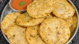 केवल 2 कच्चे आलू से नया गरमा गरम कुरकुरा नाश्ता जो भी खाए खाता ही जाए  Crispy kacche aalu ka nashta [upl. by Connelley665]