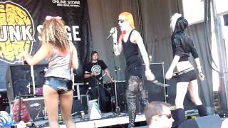 Jeffree Star  Boom Boom Pow  Warped Tour 2009  Cleveland Ohio  070909 [upl. by Erny]