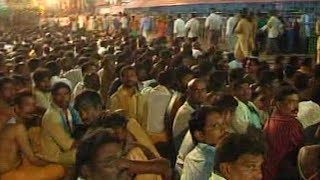 Huge Crowd of Devotees During Maha Shivratri At Srisailam [upl. by Xuagram851]