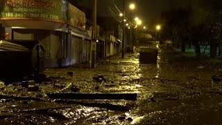 Aluvión provoca graves inundaciones en Quito [upl. by Nauqan207]