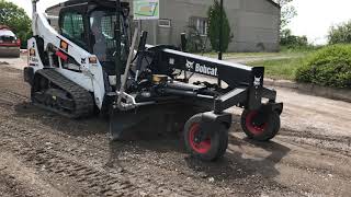 Niveleuse guidage laser 2D sur Bobcat T590 [upl. by Asiilanna337]