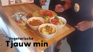 Surinaamse bami Tjauw Min vegetarisch van de SuriMAMs  recept Allerhande [upl. by Enutrof]