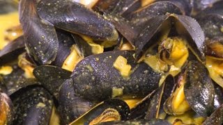 Recette  Les moules de Bouchot au curry [upl. by Otrebireh]