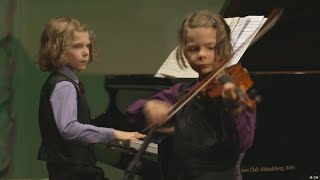 Musikalisches Wunderkind Neunjähriger begeistert am Klavier [upl. by Sirovaj612]