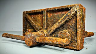 Rusty Antique Wood Vice Restoration [upl. by Lennahs]