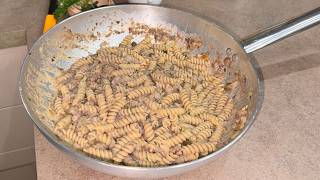 PASTA CON CREMA DI TONNO E OLIVE [upl. by Nylitak]