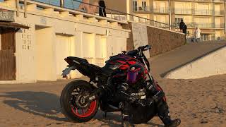 Un corbeau 🐦‍⬛ sur une 07  🌅🏍️ [upl. by Chaddy]