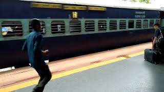 How to board an Indian train [upl. by Halyk]