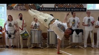 Acrobacias na capoeira com Mestre Well [upl. by Cari833]