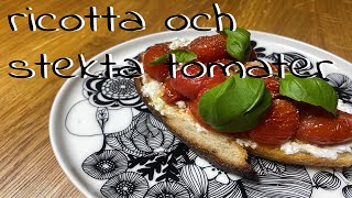 Surdegstoast med ricotta och stekta tomater [upl. by Ydnal]