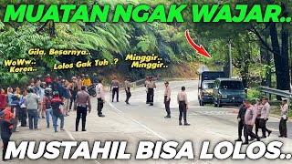 MUATAN NGAK WAJAR  Perjalanan Truk Di Kawal Ketat Polisi Sepanjang Sitinjau Lauik [upl. by Ocsic]