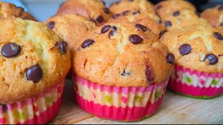 Saftige Muffins schnell und einfach Weiche und fluffige Muffins Rezepte mit Schokoladentropfen [upl. by Zobe496]