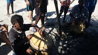 Niños Garífunas tocando y bailando punta en El Triunfo de la Cruz Tela Atlántida Honduras🇭🇳 [upl. by Ned]