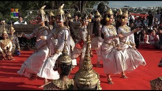 5000 monks and the Royal Ballet of Cambodia at Angkor Wat temple [upl. by Notlew]