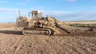 Zanjadora Tesmec 950 Rock Trencher [upl. by Nwatna2]