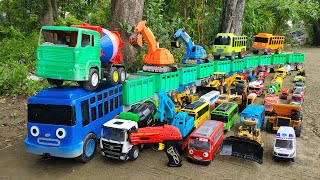 Mobil Truk Tronton Panjang Bongkar Mobil Mobilan Truk Molen Excavator Truk Pemadam Bulldozer [upl. by Quincey]