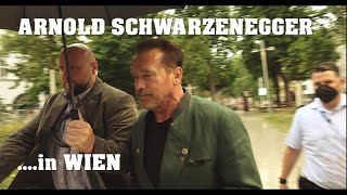 Der TERMINATOR Arnold Schwarzenegger geht in WIEN zum Dinner [upl. by Lebaron]