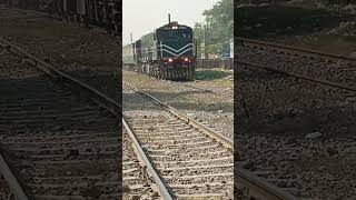 Check the Departure and horn sound of GEU20 4553 Lead 39UP Jaffar Express from Kot Lakhpat Station [upl. by Alimat]