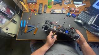 Installing a Spektrum brushless 85amp ESC and 3300kv Motor into Traxxas 4Tec [upl. by Leonora]