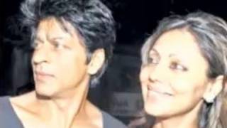 Shahrukh Khan hosts a late evening Holi party [upl. by Nahgeem]