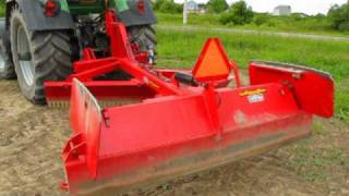 Manoeuvrable Grader Scraper  Gratte niveleuse maniable [upl. by Accebber]