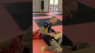 Enchainement triangle arm bar et omoplata Technique mma espritmma jjb mma [upl. by Rhiana]