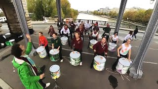 Timbao Joue pour la Parisienne sur le pont de Bir Hakeim face à la tour Eiffel le 20 octobre 2024 [upl. by Deevan]