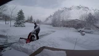 How to Snowblow a driveway with a Honda❄Snow Blower [upl. by Roybn]