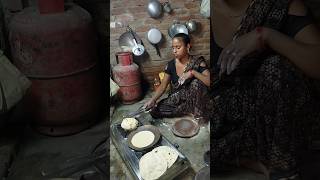 bhojan banate huekaushilya reels khanasortvideo shortsRoti [upl. by Laenej22]