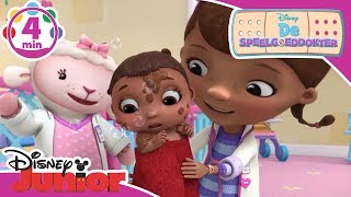 De Speelgoeddokter  Magisch Moment Lilly moet in bad  Disney Junior BE [upl. by Nospmoht]