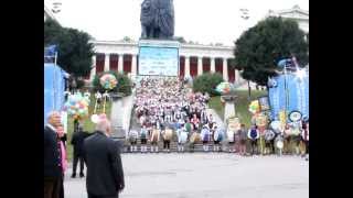 Oktoberfest 2012 Bayernhymne beim Standkonzert der Wiesnkapellen [upl. by Dlnaod133]