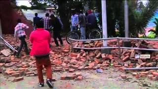 Más de 1150 muertos por un fuerte terremoto que sacudió a Nepal [upl. by Armillda275]