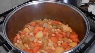 VEGETARIAN WHITE KIDNEY BEANS FASOLIA  STAVROS KITCHEN  CYPRIOT CUISINE [upl. by Fugere362]