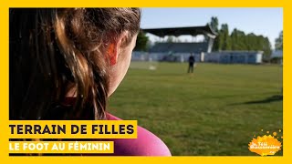 Terrain de filles Le foot au féminin [upl. by Nwahsel]