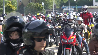 Tausende Biker durchfahren Györ Bikertreffen am Rande der Stadt [upl. by Tj]