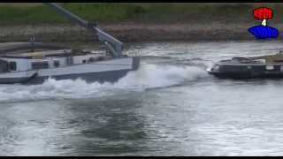 Vrachtschip vast op Ijssel thv de Steeg [upl. by Anabal]