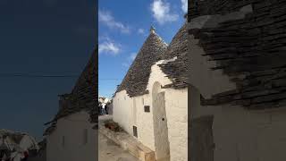 Salir de una casa trullo in Alberobello … [upl. by Walther]