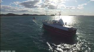 Tugboat Betts Bay towing Mira S to Port Stephens [upl. by Petta]